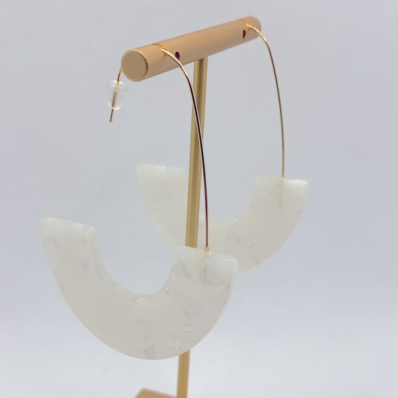 🎉 3 for $25 Pearlescent White Open Statement Earrings w/Hook Type Backing NWOT - Picture 3 of 7